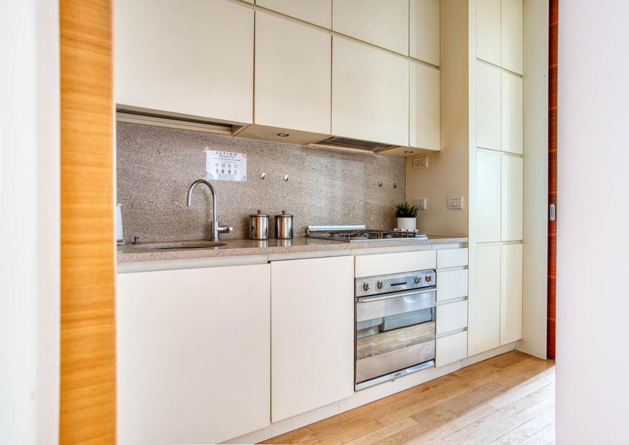 Joivy Vibrant Studio With Balcony มิลาน ภายนอก รูปภาพ