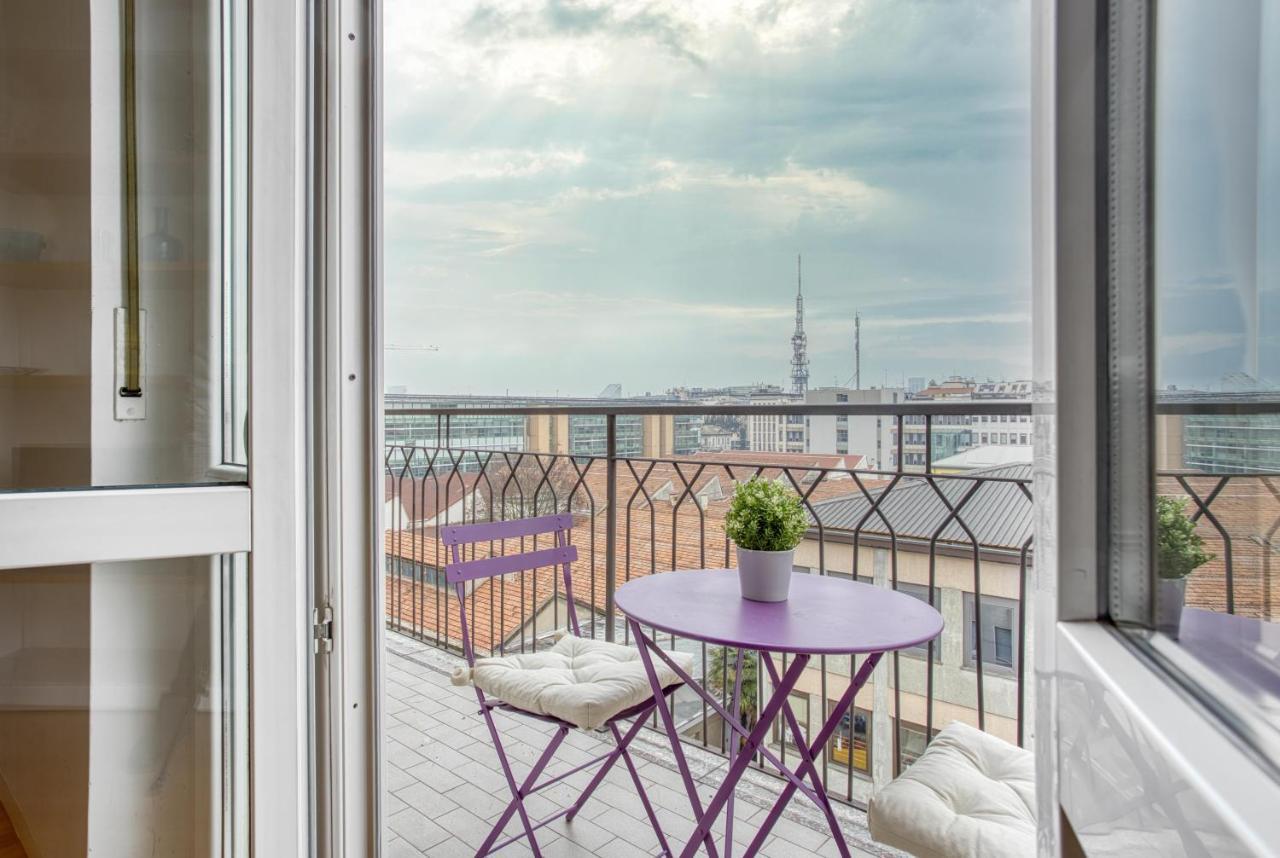 Joivy Vibrant Studio With Balcony มิลาน ภายนอก รูปภาพ